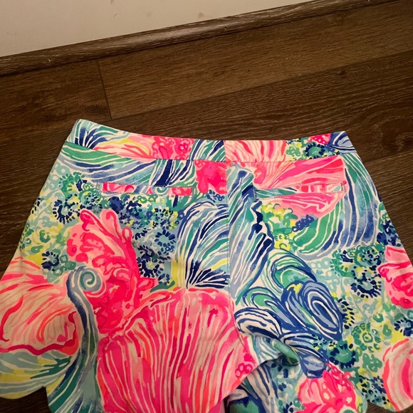 Lilly Pulitzer 5" Buttercup Shorts "Beach Please" - Picture 10 of 12